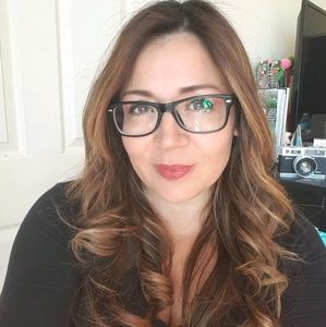 Meet your Posher, Claudia